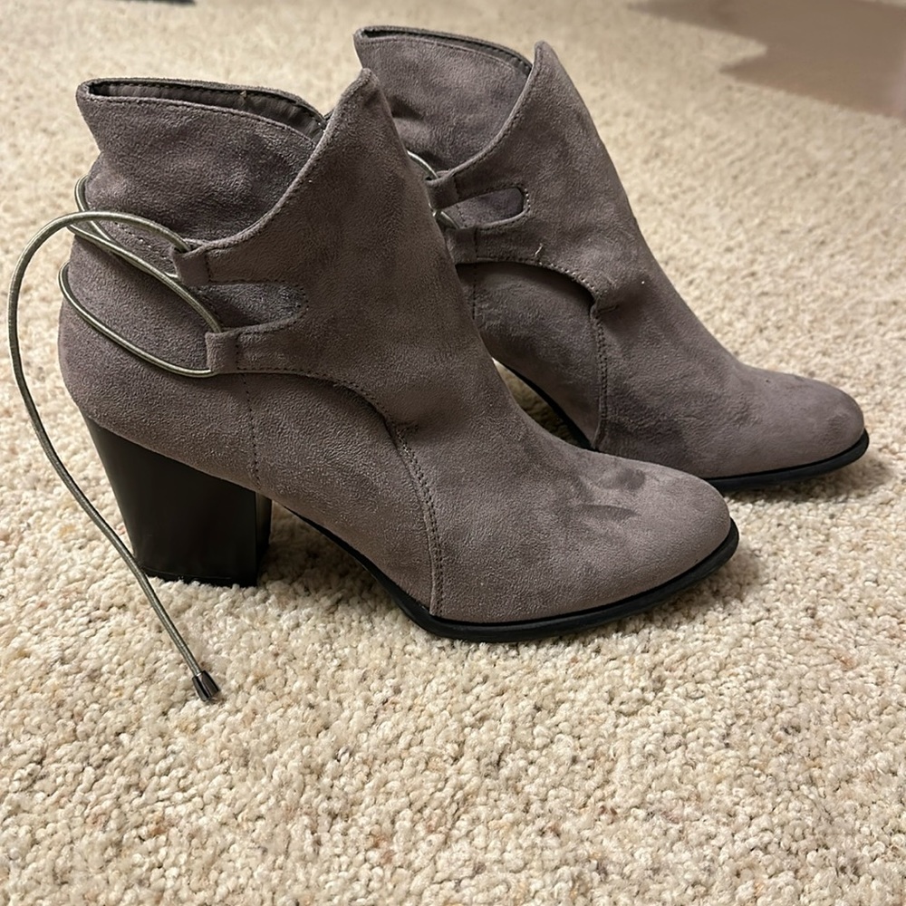 DIRTY LAUNDRY Gray Boot Heel